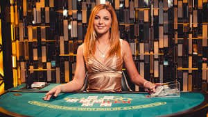 Studio Speed Baccarat hokiwin dengan dealer profesional dan multi-kamera Dealer profesional Speed Baccarat hokiwin dari studio kasino langsung